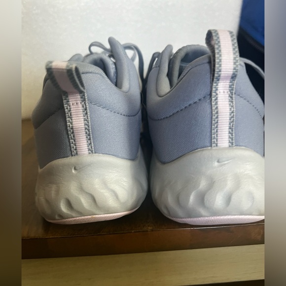 Nike women’s running shoe pre owned - Picture 4 of 9